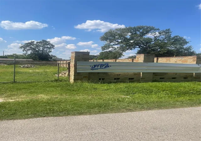 Photo 2 of Land for sale at 7317 Roswell St, Houston, TX 77022 | MLS# 43023299 | Listing updated on 2026-04-14
