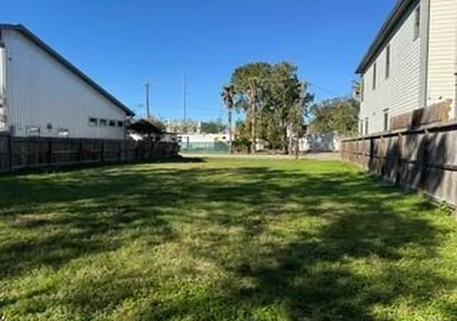 Photo 2 of Land for sale at 1807 Crockett St, Houston, TX 77007 | MLS# 71444260 | Listing updated on 2026-04-10