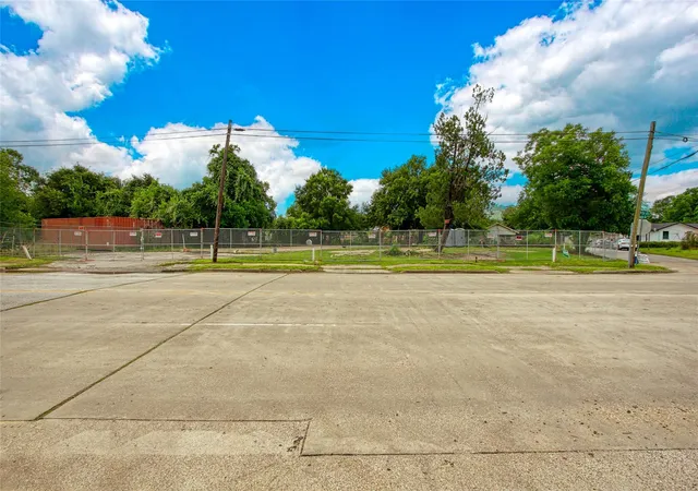 2nd image of 4502 Liberty Rd, Houston, TX 77026 | MLS# 84465753