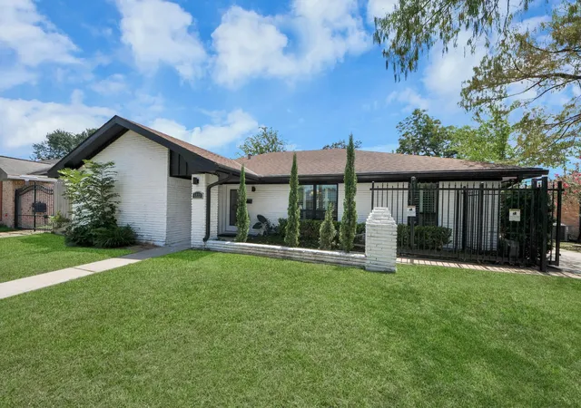 Photo 1 of Single family home for sale at 5823 Mcknight St, Houston, TX 77035 | MLS# 80825952 | Listing updated on 2026-09-16