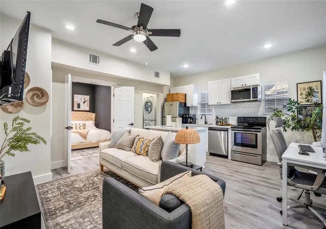 5th image of 5 Estelle St, Houston, TX 77003