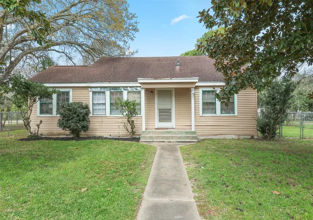 1st image of 630 Orange St, La Marque, TX 77568 | MLS# 70961415