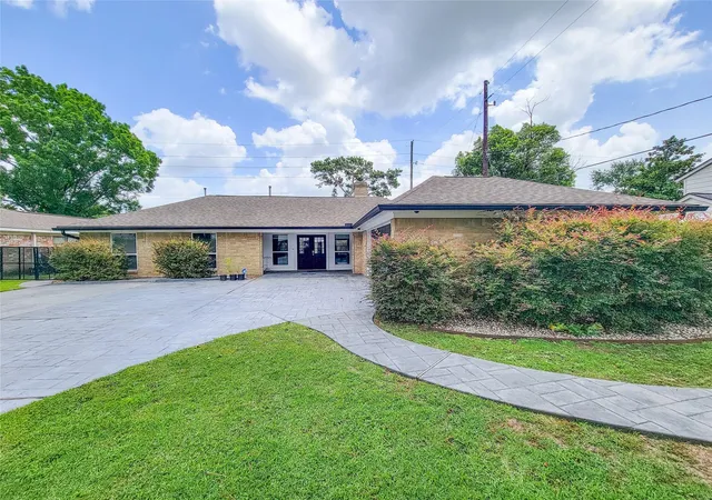 Photo 3 of Single family home for sale at 12326 Gaylawood Dr, Houston, TX 77066 | MLS# 80772298 | Listing updated on 2026-08-01