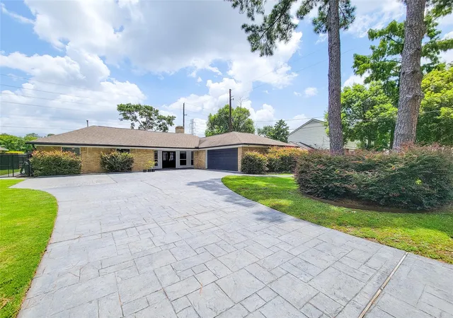 Photo 3 of Single family home for sale at 12326 Gaylawood Dr, Houston, TX 77066 | MLS# 80772298 | Listing updated on 2026-08-01