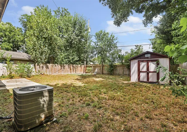 3rd image of 2105 Marshall St, Pasadena, TX 77506 | MLS# 95472405