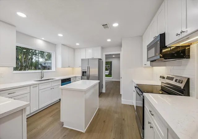 Photo 2 of Single family home for sale at 11947 Fawnview Dr, Houston, TX 77070 | MLS# 39023835 | Listing updated on 2026-09-19
