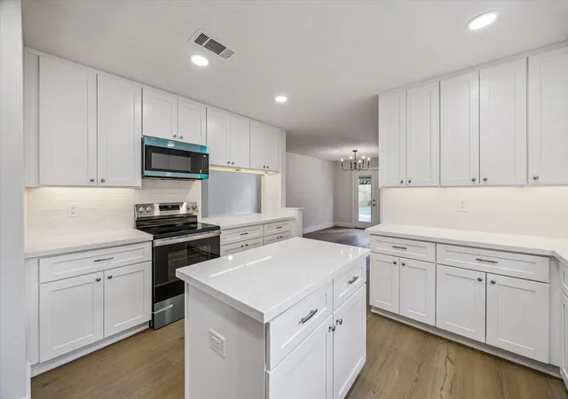 Photo 3 of Single family home for sale at 11947 Fawnview Dr, Houston, TX 77070 | MLS# 39023835 | Listing updated on 2026-09-19