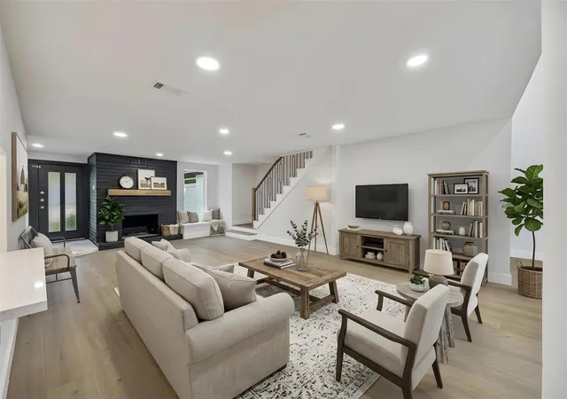 Photo 3 of Single family home for sale at 11947 Fawnview Dr, Houston, TX 77070 | MLS# 39023835 | Listing updated on 2026-09-19