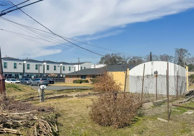 Photo 3 of Land for sale at 719 E Whitney St, Houston, TX 77022 | MLS# 59888057 | Listing updated on 2026-09-14