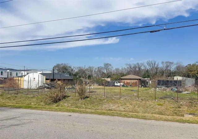 Photo 3 of Land for sale at 719 E Whitney St, Houston, TX 77022 | MLS# 59888057 | Listing updated on 2026-09-14