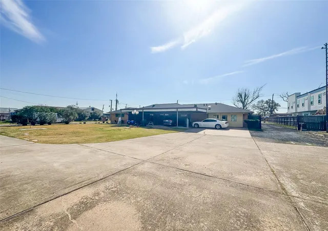 Photo 4 of Land for sale at 719 E Whitney St, Houston, TX 77022 | MLS# 59888057 | Listing updated on 2026-09-14