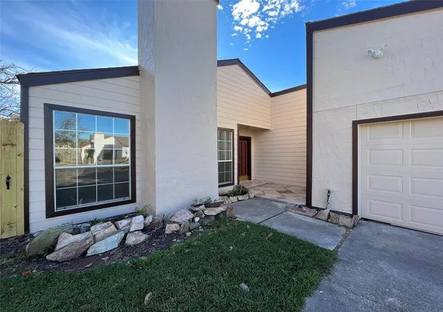 Photo 2 of Single family home for sale at 11039 Holworth Dr, Houston, TX 77072 | MLS# 98113353 | Listing updated on 2026-06-20
