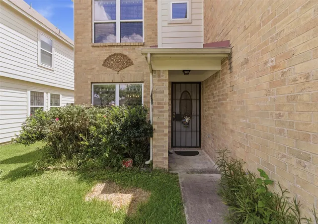 Photo 3 of Single family home for sale at 2819 Magnolia Hl Trl, Houston, TX 77038 | MLS# 91977188 | Listing updated on 2026-06-05