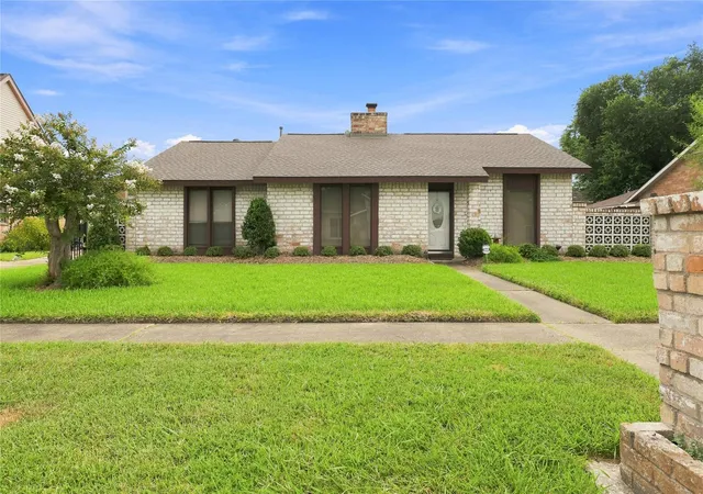 Photo 1 of Sale Pending at 10126 Sagegreen Dr, Houston, TX 77089 | MLS# 52482836 | Listing updated on 2026-09-18