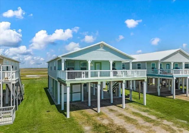 Photo 3 of Single family home for sale at 2927 Blue Water Hwy, Surfside Beach, TX 77541 | MLS# 88893499 | Listing updated on 2026-08-29