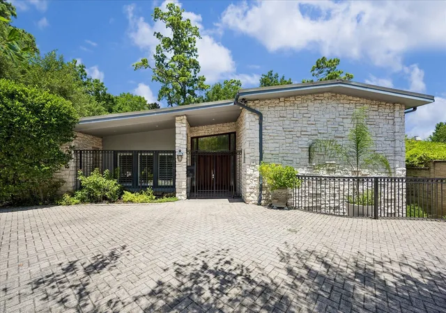 Photo 1 of Single family home for sale at 6 Gessner Rd, Houston, TX 77024 | MLS# 13627972 | Listing updated on 2026-09-03