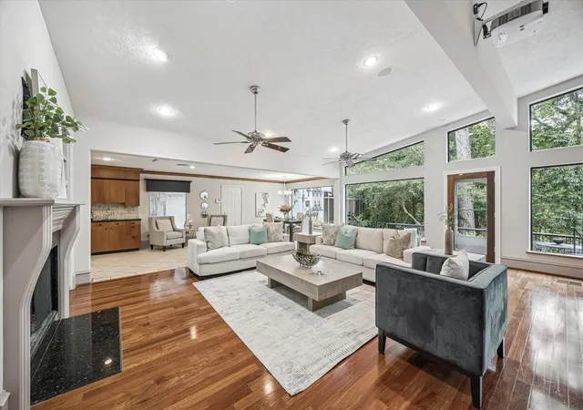 Photo 2 of Single family home for sale at 6 Gessner Rd, Houston, TX 77024 | MLS# 13627972 | Listing updated on 2026-09-03