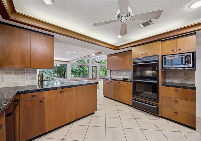 Photo 3 of Single family home for sale at 6 Gessner Rd, Houston, TX 77024 | MLS# 13627972 | Listing updated on 2026-09-03