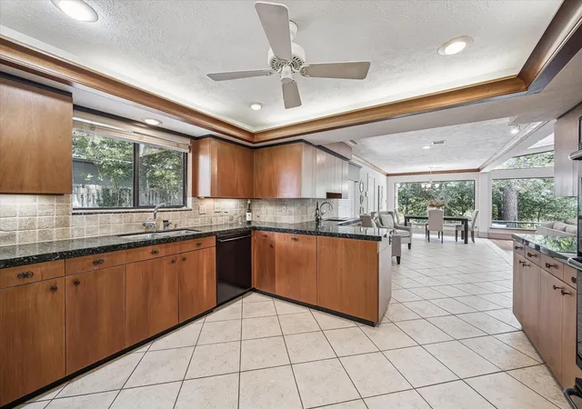 Photo 3 of Single family home for sale at 6 Gessner Rd, Houston, TX 77024 | MLS# 13627972 | Listing updated on 2026-09-03