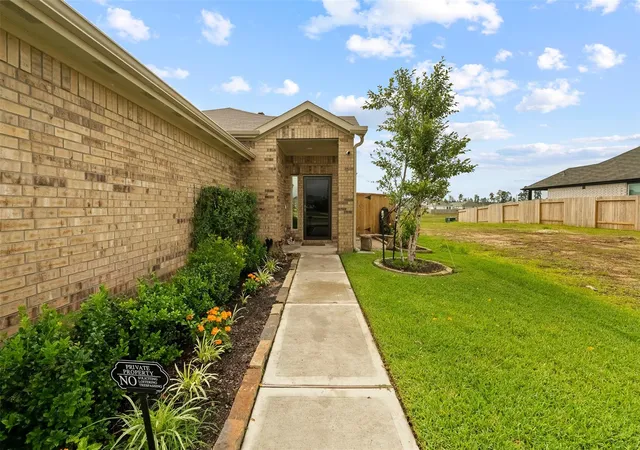 Photo 2 of Single family home for sale at 728 Autumn Cherry Trl, Magnolia, TX 77354 | MLS# 26871716 | Listing updated on 2026-09-22