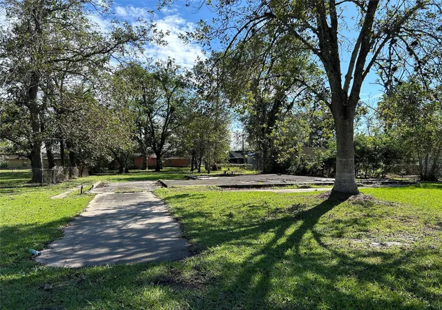 3rd image of 1106 Earley St, Sweeny, TX 77480 | MLS# 18018484