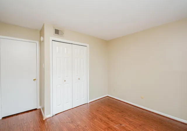 Listing Photo 5 - Condo for sale in building located at 8519 Hearth Blvd, Houston, TX 77054 - Unit #26