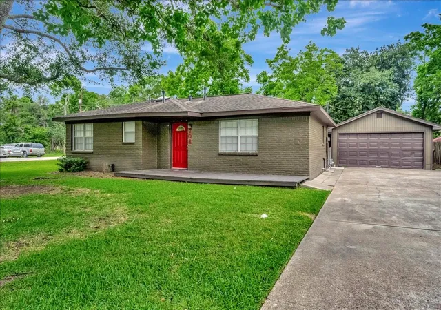 Homes for sale in League City, TX | 708 Moody Ave, League City, TX 77573 | MLS# 97559634