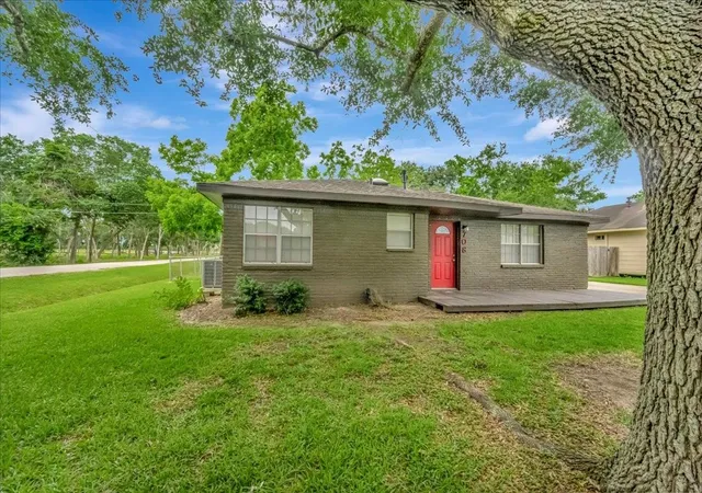 Homes for sale in League City, TX | 708 Moody Ave, League City, TX 77573 | MLS# 97559634