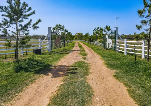 Photo 4 of Single family home for sale at 52825 Highway 290, Hempstead, TX 77445 | MLS# 96400688 | Listing updated on 2026-05-23