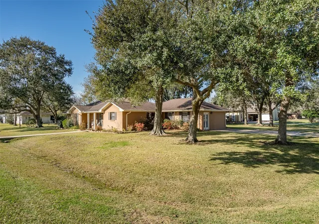 Homes for sale in Anahuac, TX | 105 Alice St, Anahuac, TX 77514 | MLS# 29636896
