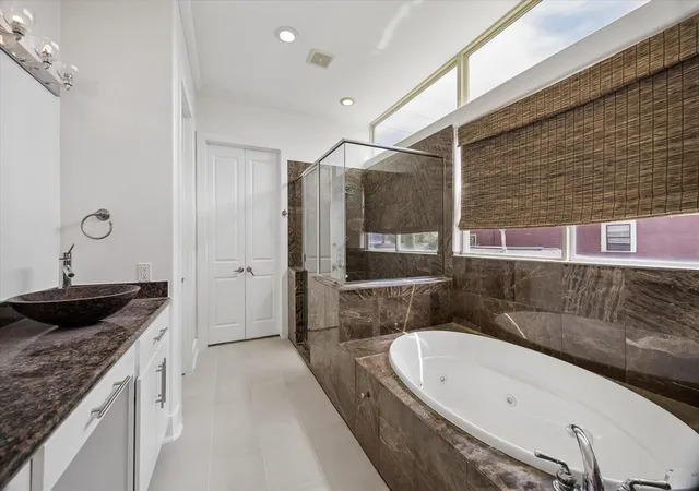 4th image of 1033 Herkimer St, Houston, TX 77008 | MLS# 56999800