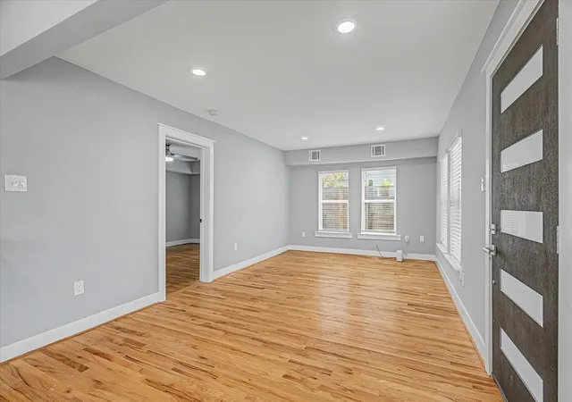 5th image of 515 Caplin St, Houston, TX 77022 | MLS# 82150502