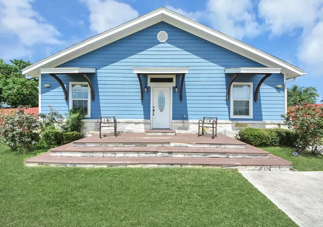 1st image of 1106 S 8th St, La Porte, TX 77571 | MLS# 43648214