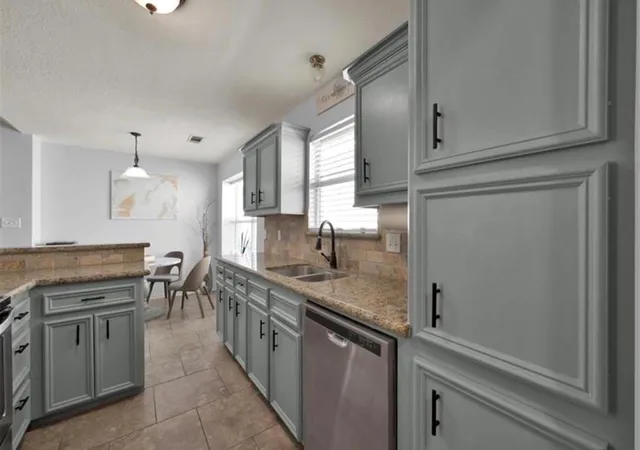 2nd image of 105 Harbor Court Dr, Montgomery, TX 77356 | MLS# 79493402