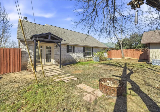 Homes for sale in Fredericksburg, TX | 201 Green Oaks Loop, Fredericksburg, TX 78624 | MLS# 14489334