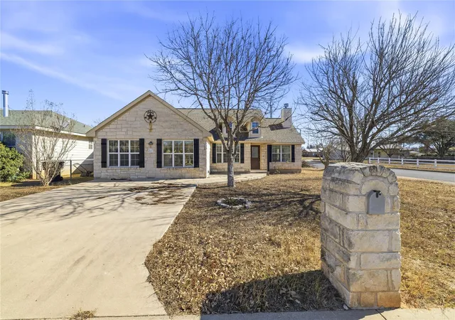Homes for sale in Fredericksburg, TX | 201 Green Oaks Loop, Fredericksburg, TX 78624 | MLS# 14489334