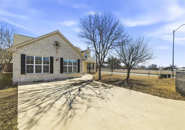 Homes for sale in Fredericksburg, TX | 201 Green Oaks Loop, Fredericksburg, TX 78624 | MLS# 14489334