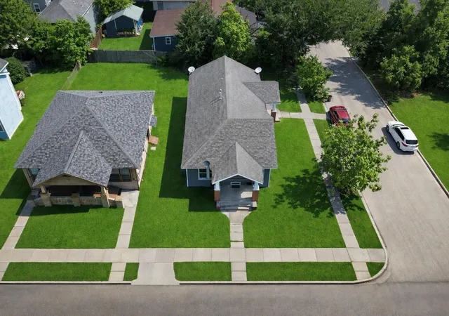 Photo 2 of Multi family home for sale at 300 W James St, Baytown, TX 77520 | MLS# 91307024 | Listing updated on 2026-09-06