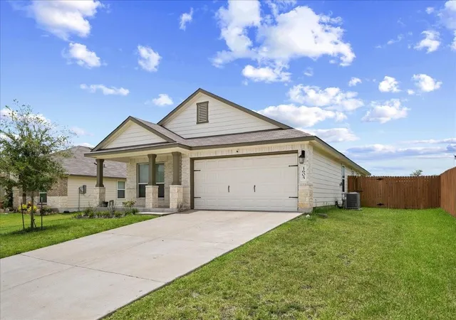 2nd image of 1605 Navarro Dr, Brenham, TX 77833 | MLS# 98386880