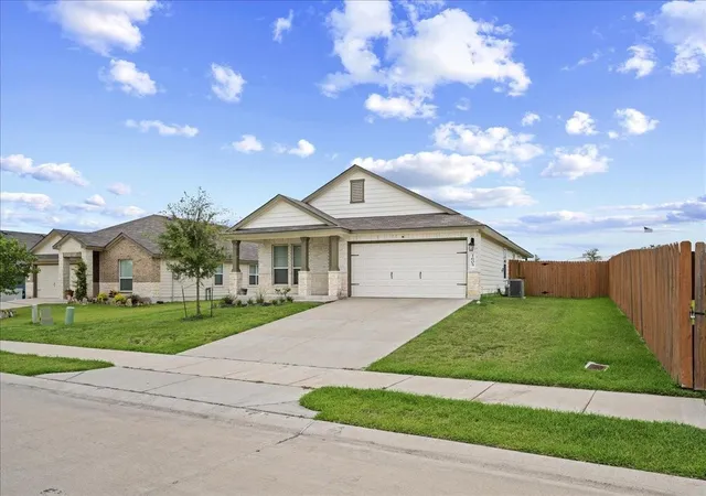 Photo 4 of Single family home for sale at 1605 Navarro Dr, Brenham, TX 77833 | MLS# 98386880 | Listing updated on 2026-07-14