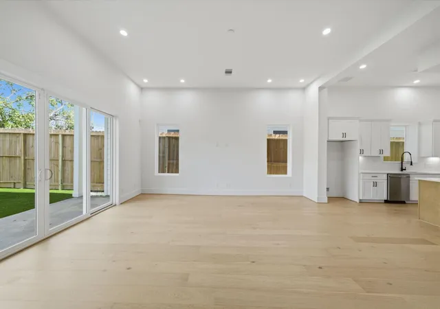 Photo 3 of Single family home for sale at 1227 Prince St, Houston, TX 77008 | MLS# 22766797 | Listing updated on 2026-09-17