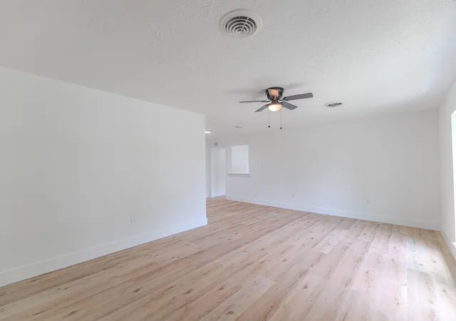 3rd image of 1905 Tennessee St, Baytown, TX 77520 | MLS# 51124563