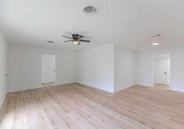 5th image of 1905 Tennessee St, Baytown, TX 77520 | MLS# 51124563