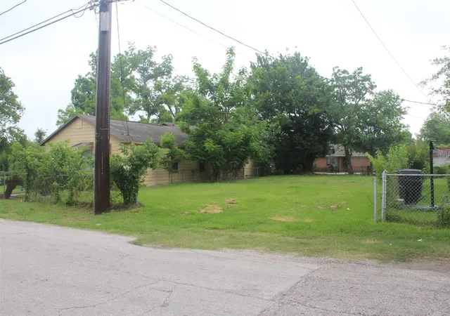 2nd image of 4914 Falls St, Houston, TX 77026 | MLS# 57083897