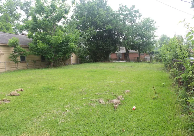 4th image of 4914 Falls St, Houston, TX 77026 | MLS# 57083897