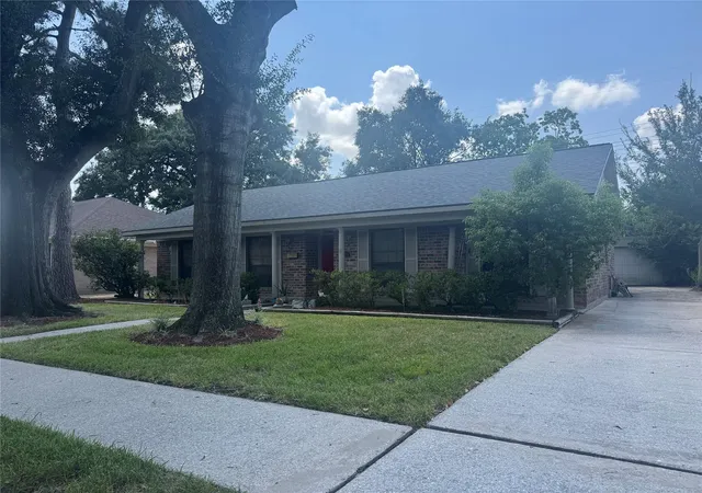 Photo 2 of Sale Pending at 8515 Twin Hills Dr, Houston, TX 77071 | MLS# 94285895 | Listing updated on 2026-09-19