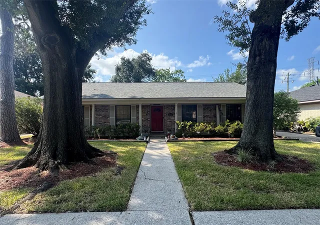 Photo 3 of Sale Pending at 8515 Twin Hills Dr, Houston, TX 77071 | MLS# 94285895 | Listing updated on 2026-09-19