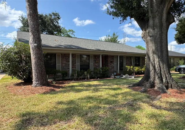 Photo 3 of Sale Pending at 8515 Twin Hills Dr, Houston, TX 77071 | MLS# 94285895 | Listing updated on 2026-09-19