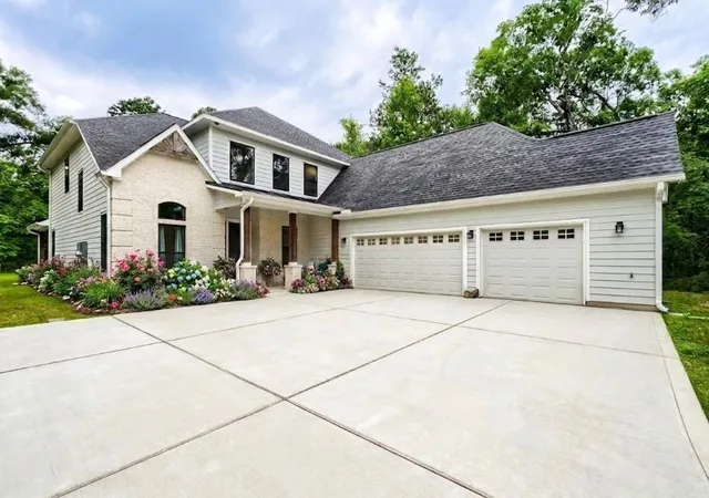 Photo 2 of Single family home for sale at 11715 Crk View Ln, Conroe, TX 77385 | MLS# 83871676 | Listing updated on 2026-09-05
