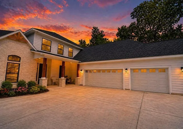 Photo 2 of Single family home for sale at 11715 Crk View Ln, Conroe, TX 77385 | MLS# 83871676 | Listing updated on 2026-09-05